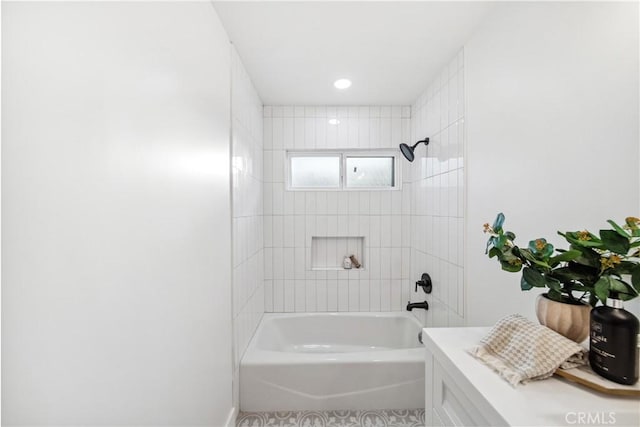 957 N Jasmine Ave, Ontario, CA 91762 - full bath with shower / bath combination and recessed lighting