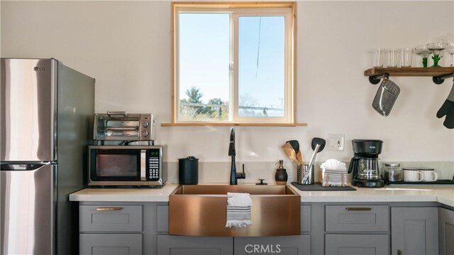 61748 Valley View Cir, Joshua Tree, CA 92252 - kitchen featuring appliances with stainless steel finishes, gray cabinetry, a sink, and light countertops