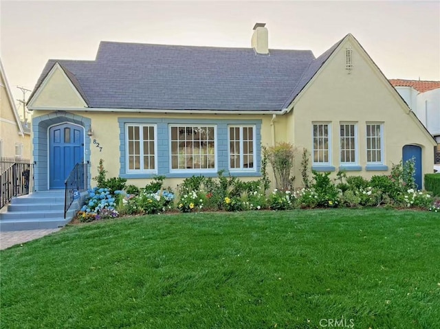 827 Hauser Blvd, Los Angeles, CA 90036 - view of front facade featuring a chimney, a front lawn, and stucco siding
