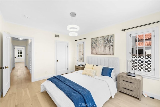 827 Hauser Blvd, Los Angeles, CA 90036 - bedroom with light wood finished floors and baseboards