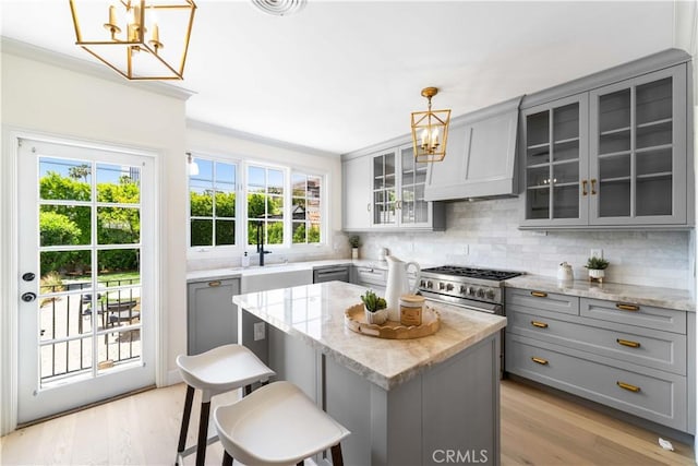 827 Hauser Blvd, Los Angeles, CA 90036 - kitchen with gray cabinets, a chandelier, a sink, decorative backsplash, and light wood finished floors