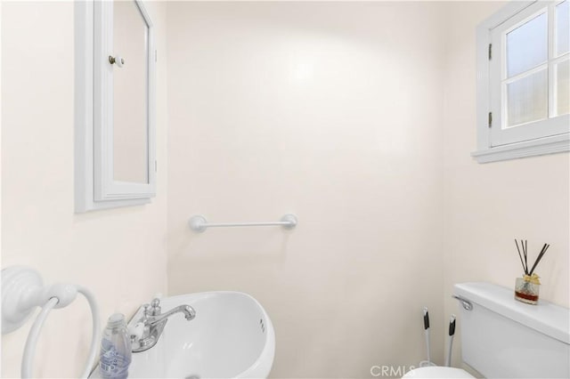827 Hauser Blvd, Los Angeles, CA 90036 - bathroom featuring toilet