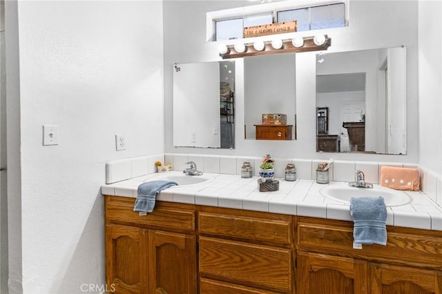 3576 San Jose Ave, Merced, CA 95348 - bathroom featuring double vanity