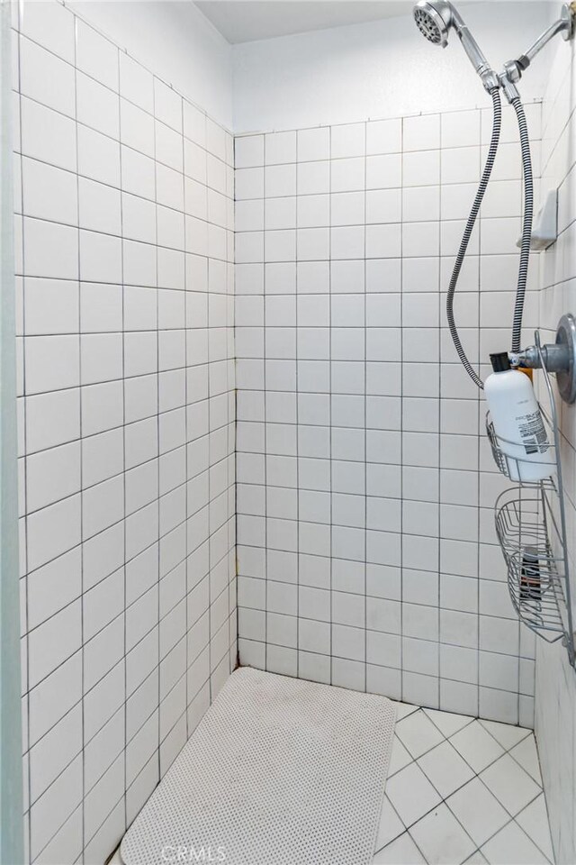 3576 San Jose Ave, Merced, CA 95348 - full bath with a tile shower