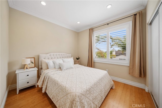 2 Corte Arbertura, San Clemente, CA 92673 - bedroom featuring baseboards, crown molding, light wood finished floors, recessed lighting, and a closet