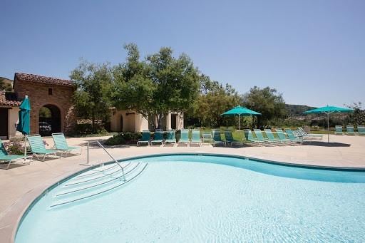 2 Corte Arbertura, San Clemente, CA 92673 - community pool featuring a patio area