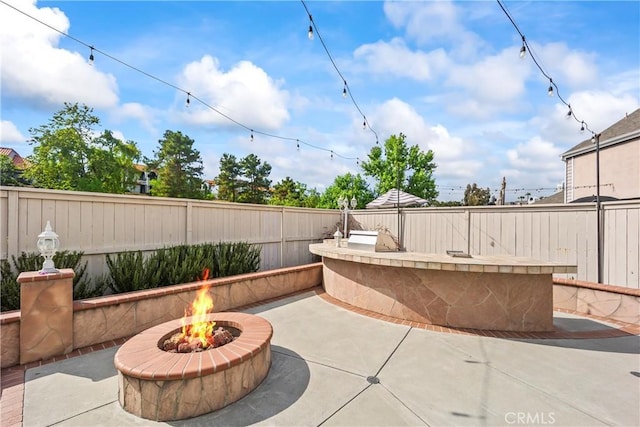21592 Fernbrook Unit 195, Mission Viejo, CA 92692 - fenced backyard featuring a fire pit, exterior kitchen, and a patio
