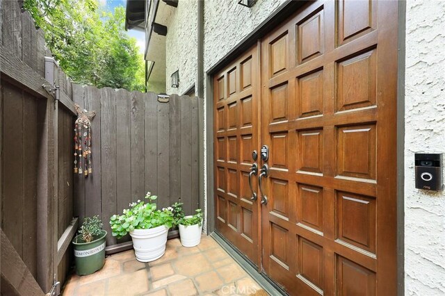 402 El Centro St Unit 13, South Pasadena, CA 91030 - view of exterior entry featuring a garage