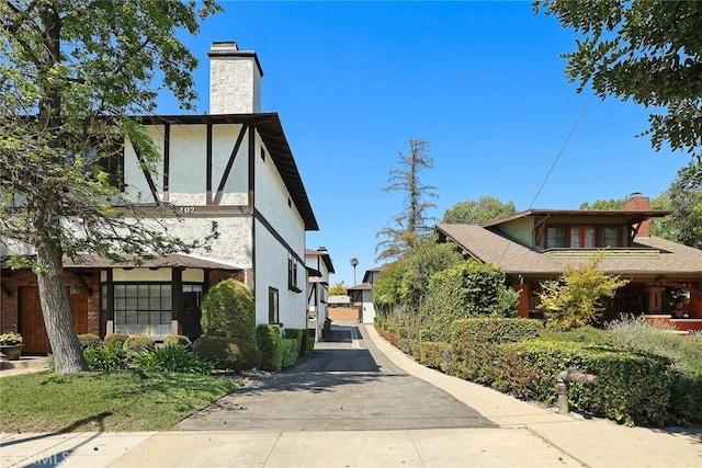 402 El Centro St Unit 13, South Pasadena, CA 91030 - view of concrete driveway