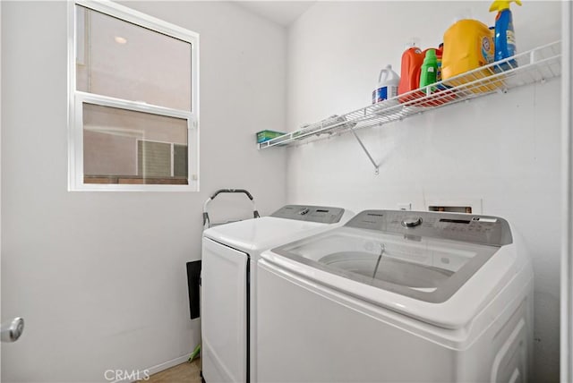 28867 Glencoe Ln, Menifee, CA 92584 - laundry room with washer and dryer