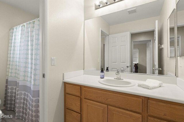 371 Huerta St, Oxnard, CA 93030 - full bath with vanity