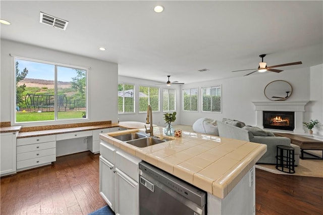 27625 Mariposa Ln, Castaic, CA 91384 - kitchen with stainless steel dishwasher, a sink, ceiling fan, open floor plan, and recessed lighting