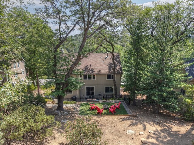 942 Lucerne Ln, Lake Arrowhead, CA 92352 - back of property with roof with shingles
