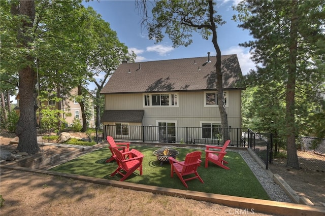 942 Lucerne Ln, Lake Arrowhead, CA 92352 - rear view of house featuring an outdoor fire pit and roof with shingles