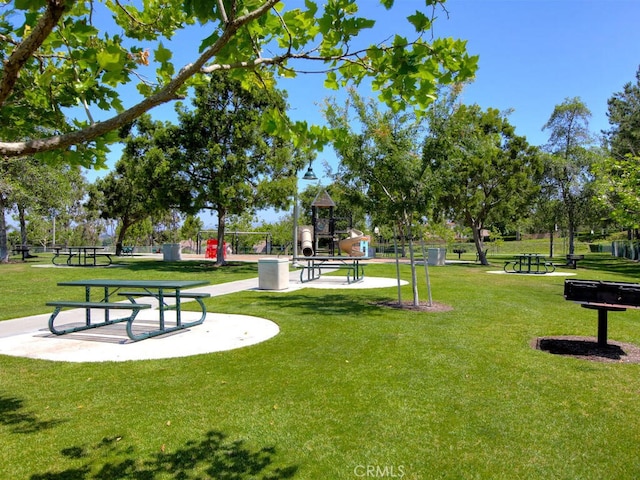 28 Covington, Mission Viejo, CA 92692 - view of community featuring a lawn