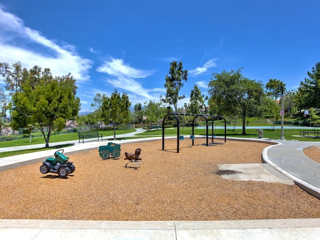 28 Covington, Mission Viejo, CA 92692 - view of community featuring a yard