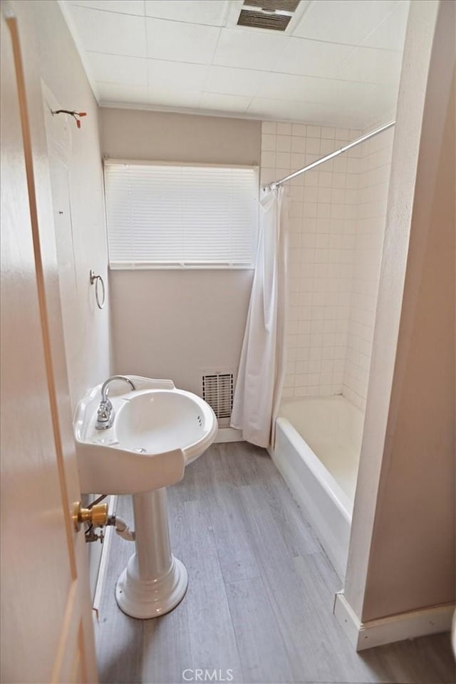 44037 Heaton Ave, Lancaster, CA 93534 - bathroom with wood finished floors and shower / tub combo