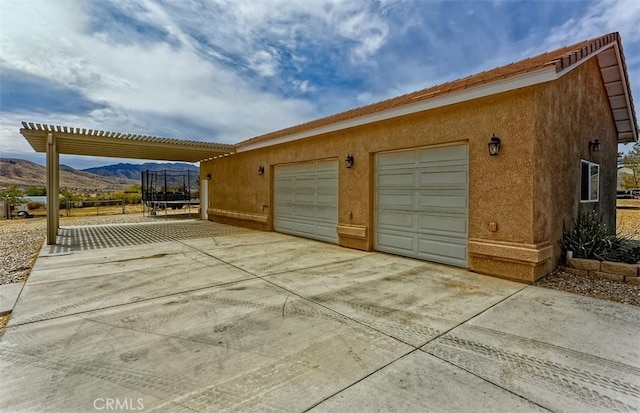 7912 Royce Ave, Hesperia, CA 92345 - garage featuring a mountain view