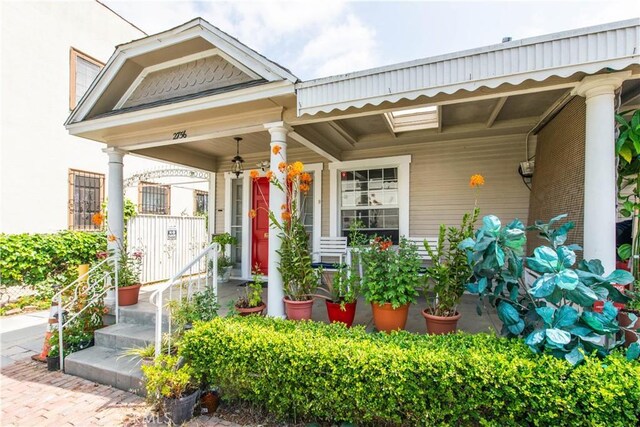 2756 W 15th St, Los Angeles, CA 90006 - entrance to property with covered porch