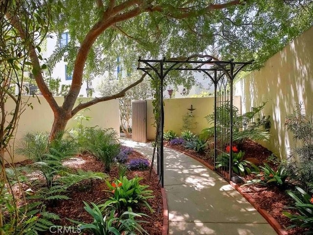 220 Santa Barbara St Unit B, Santa Barbara, CA 93101 - photo 1