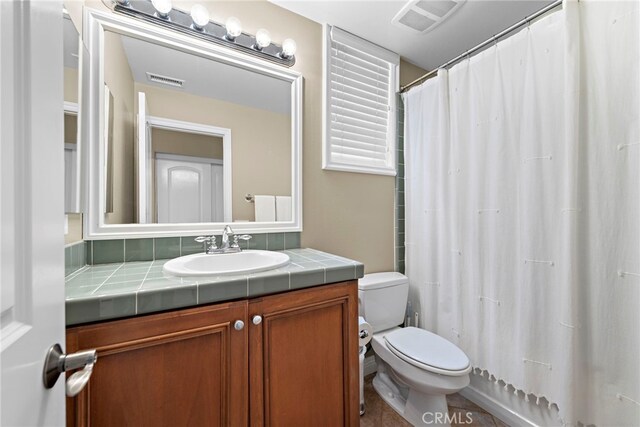 7 Illuminata Ln, Ladera Ranch, CA 92694 - full bath with toilet, vanity, and curtained shower