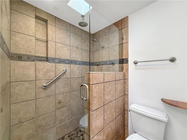 801 Nantasket Ct Unit B, San Diego, CA 92109 - bathroom featuring a skylight and a stall shower