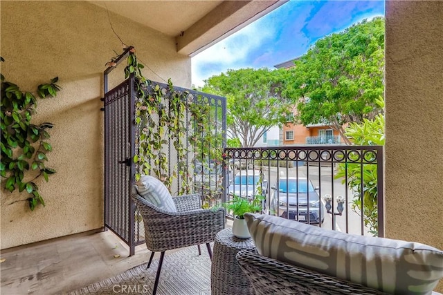 395 E 4th St Unit 13, Long Beach, CA 90802 - balcony with view of pool and an outdoor living space