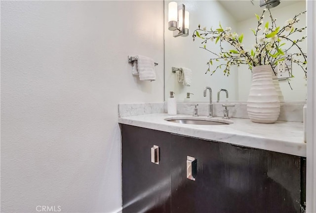 395 E 4th St Unit 13, Long Beach, CA 90802 - bathroom featuring vanity