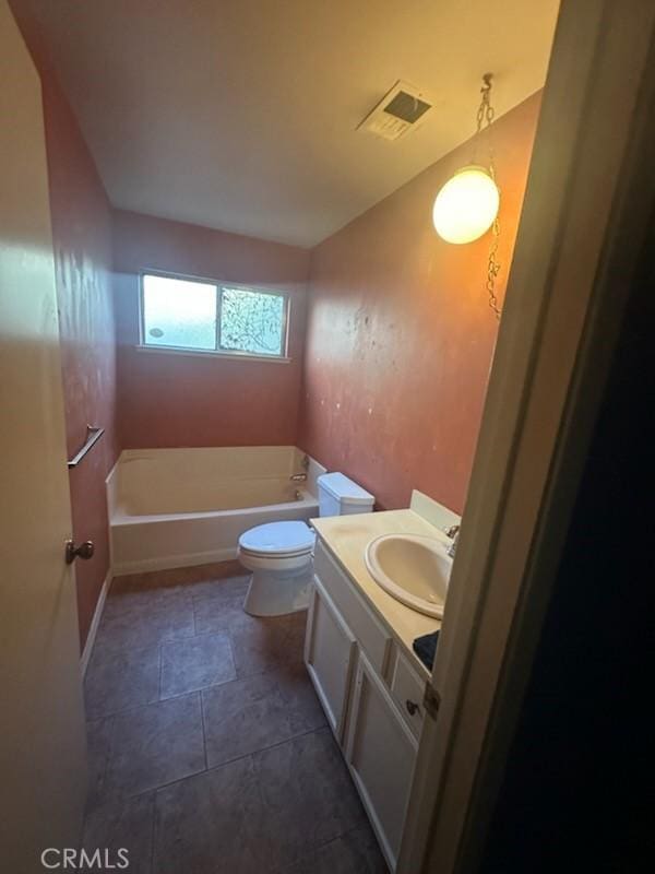 869 El Portal Dr, Merced, CA 95340 - bathroom featuring a garden tub, vanity, and toilet