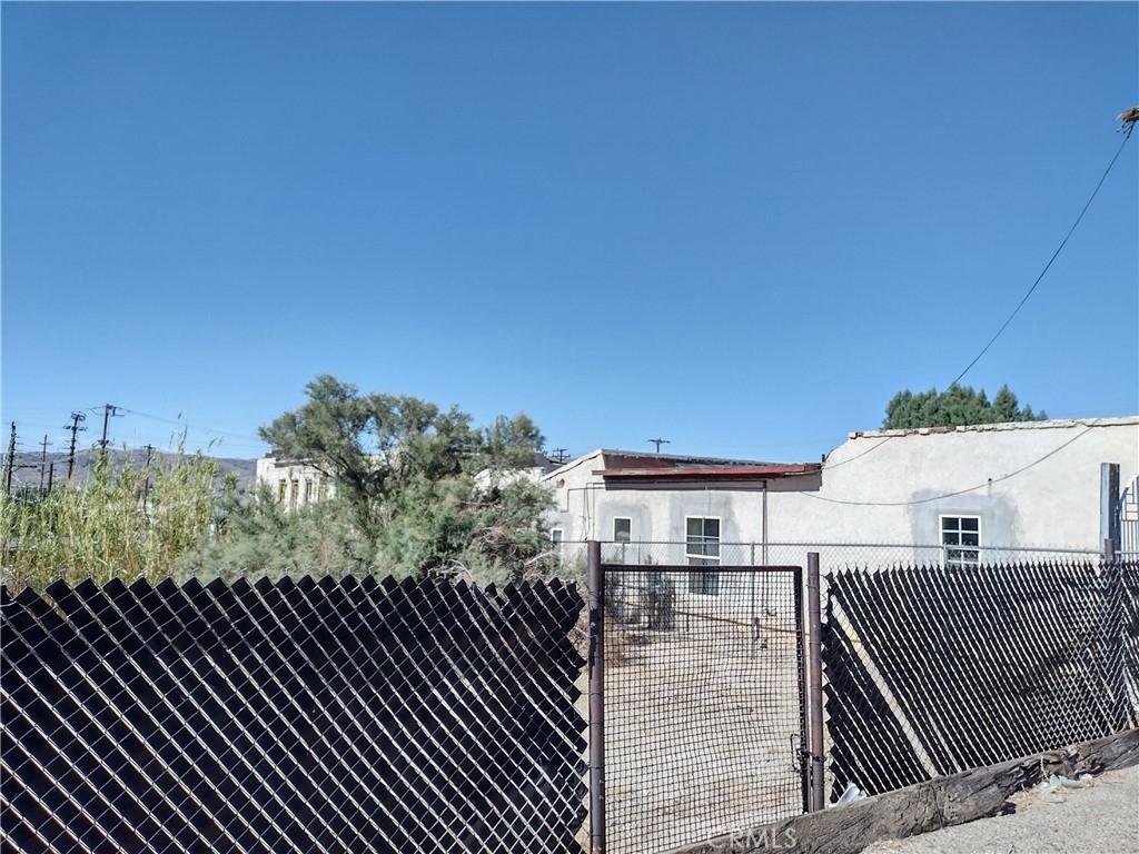 508 E White St, Barstow, CA 92311 - photo 2