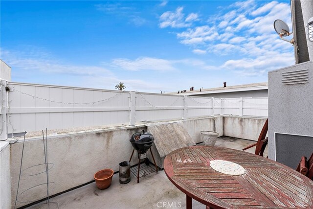 1532 Miramar Dr, Newport Beach, CA 92661 - fenced backyard with a patio and outdoor dining space