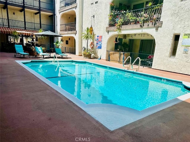 605 N Louise St Unit 106, Glendale, CA 91206 - community pool featuring a patio area