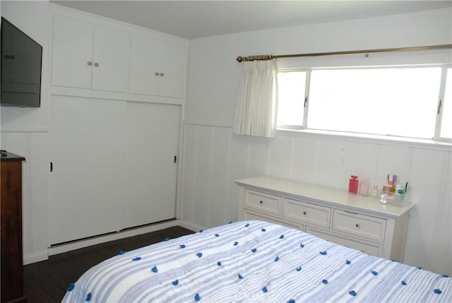 360 Campbell Ave, Redlands, CA 92373 - bedroom featuring a decorative wall and a wainscoted wall