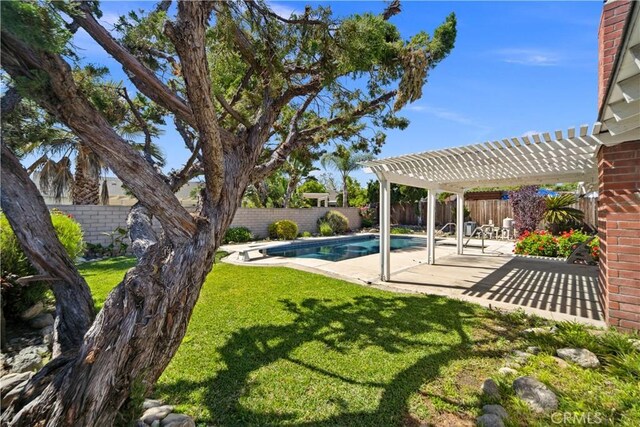 663 Redwood Ave, Upland, CA 91786 - view of yard with a pergola and a patio area
