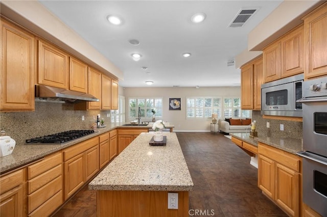 5675 W Overlook Dr, Rancho Cucamonga, CA 91739 - kitchen with under cabinet range hood, stainless steel appliances, a sink, recessed lighting, and tasteful backsplash