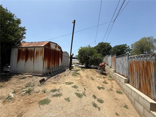 431 W M St, Colton, CA 92324 - view of yard