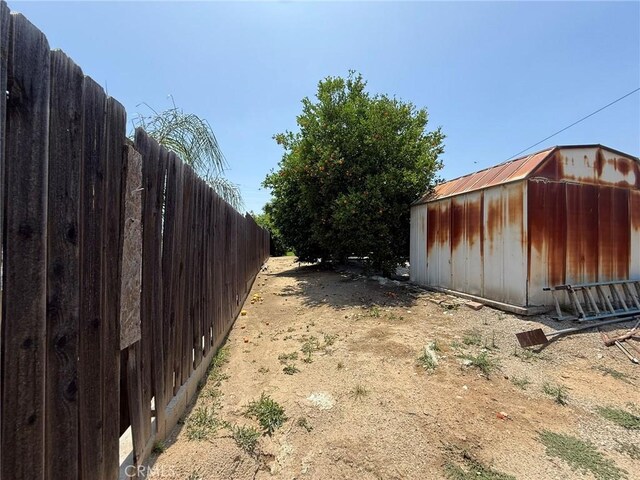 431 W M St, Colton, CA 92324 - view of yard