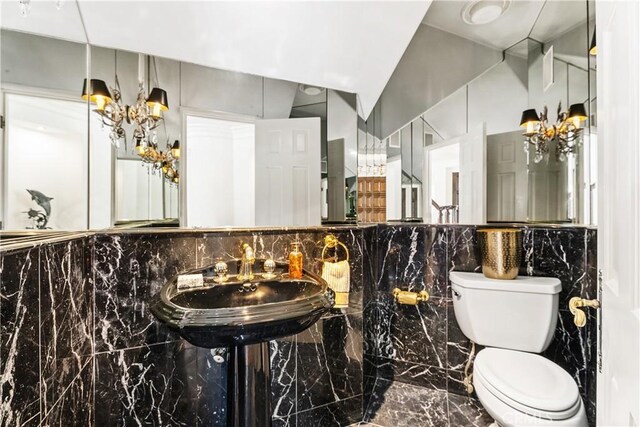 401 Piazza Lido, Newport Beach, CA 92663 - bathroom featuring a chandelier, marble tiled flooring, toilet, and tasteful backsplash