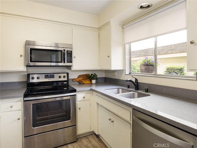 22652 Nadine Cir Unit A, Torrance, CA 90505 - kitchen featuring stainless steel appliances, a sink, light wood finished floors, and light countertops