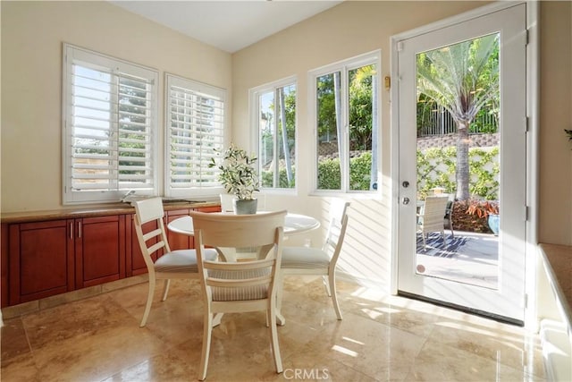 12165 Ojeda Ct, Tustin, CA 92782 - sunroom / solarium with healthy amount of natural light