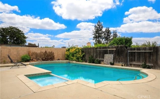 42159 Mayberry Ave, Hemet, CA 92544 - view of swimming pool featuring a fenced backyard, a patio, and a pool with connected hot tub