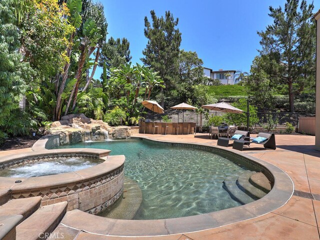 1 Lennox Ct, Ladera Ranch, CA 92694 - view of swimming pool featuring a pool with connected hot tub and a patio