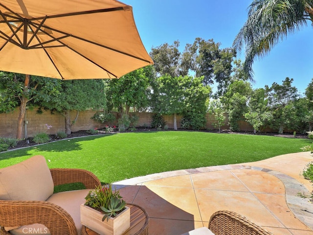 1 Lennox Ct, Ladera Ranch, CA 92694 - view of yard featuring a patio area