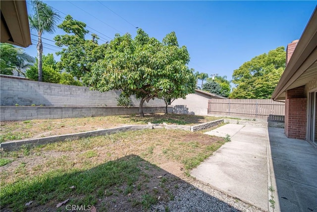 427 W Northridge Ave, Glendora, CA 91741 - fenced backyard with a patio area