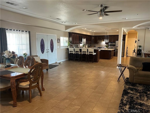 5995 W Brooks Rd, Merced, CA 95341 - living area featuring arched walkways and ceiling fan