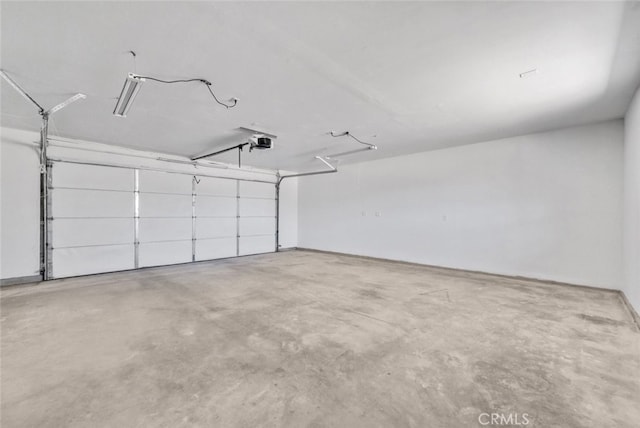16635 Wintun Rd, Apple Valley, CA 92307 - garage featuring a garage door opener
