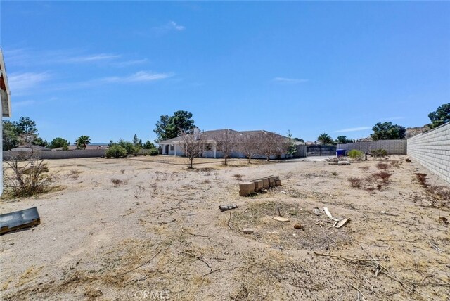 16635 Wintun Rd, Apple Valley, CA 92307 - view of yard