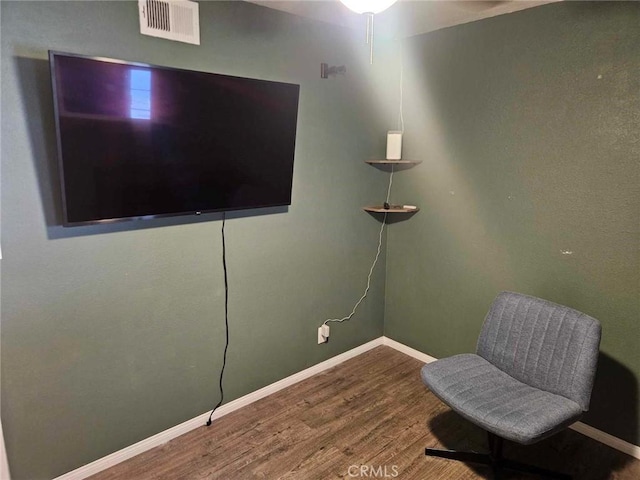 1364 El Lugar, Chula Vista, CA 91911 - living area with wood finished floors and baseboards