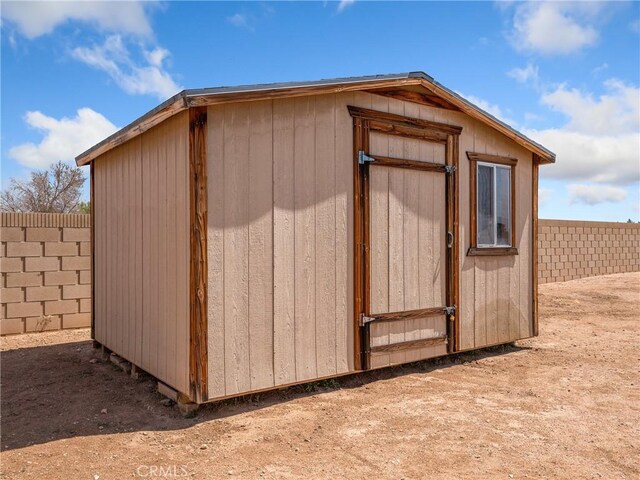 13951 Falling Leaf Rd, Apple Valley, CA 92307 - view of shed