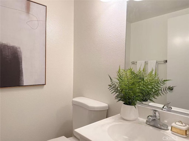 333 S Arroyo Dr Unit J, San Gabriel, CA 91776 - half bath with a sink, toilet, and a textured wall